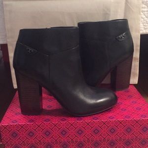 NWB Tory Burch Black short booties fulton 100mm